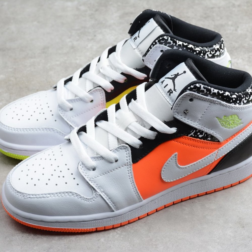 newNike Air Jordan 1 mid top basketball shoes whit